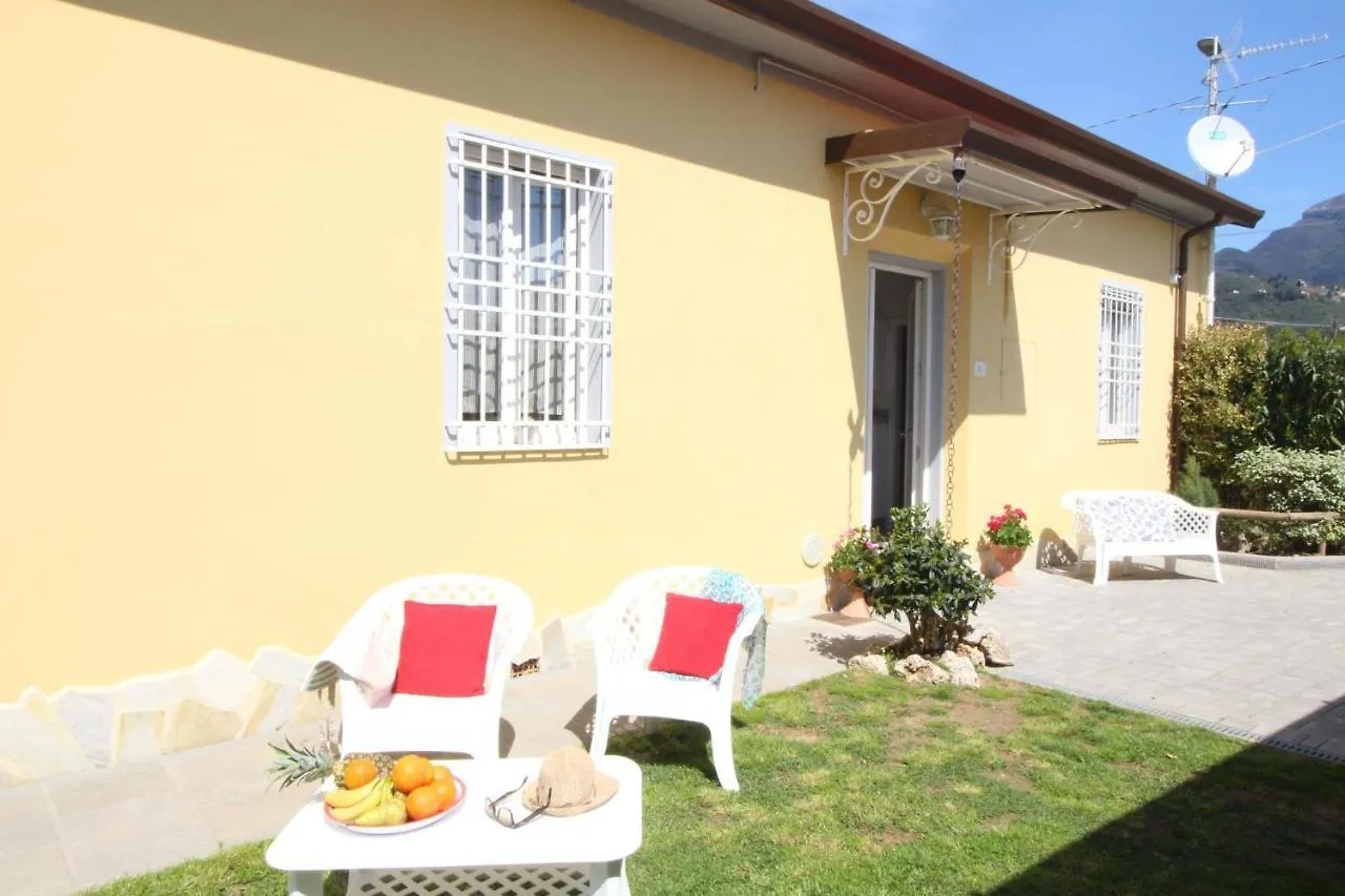 Villa Marco, Capezzano Pianore 0*,  Italy